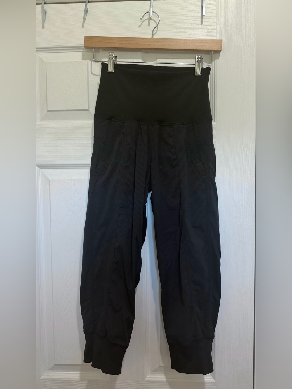 Lululemon Size 2 Cropped Dance Studio Pants